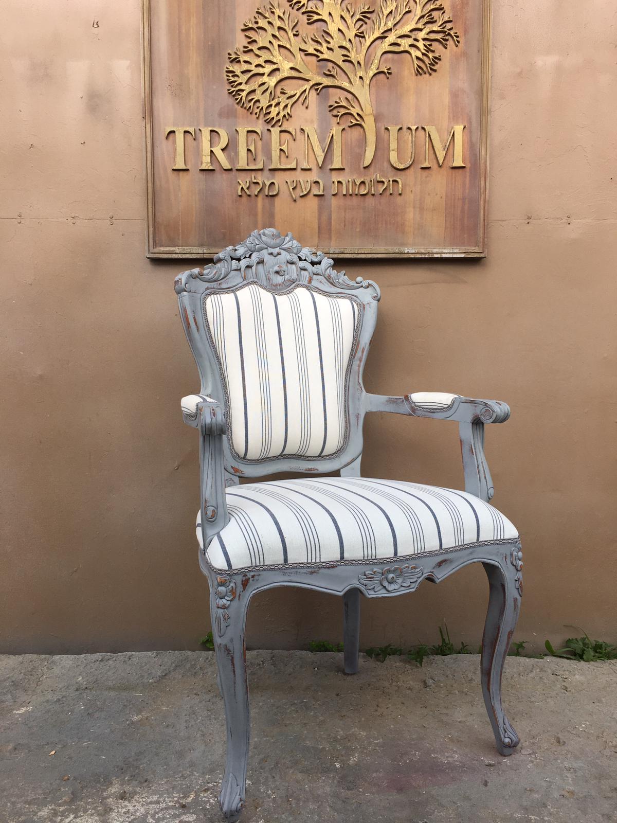 כיסא עץ מלא גילוף עבודת יד במחיר מבצע: 1,500 ש"ח