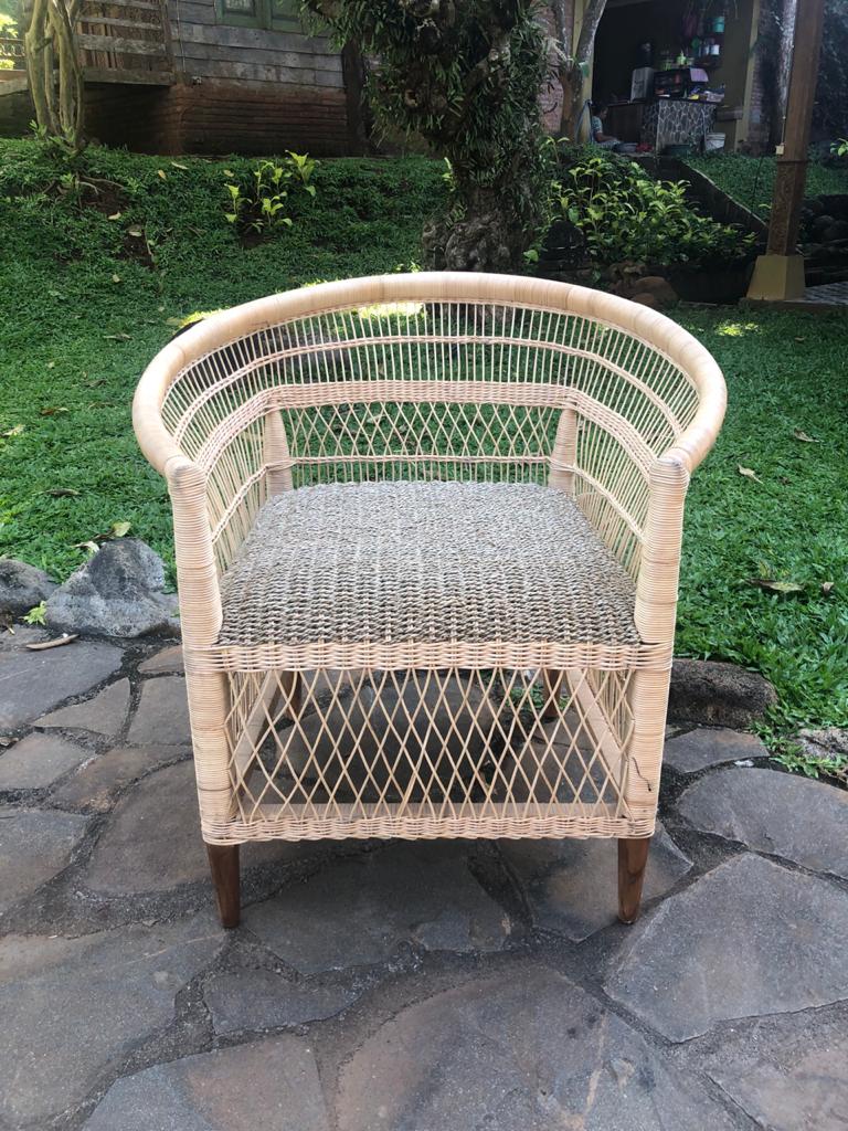 כורסא מעוצבת שילוב עץ טיק עם סיגראס במחיר מבצע: 2,200 ש"ח