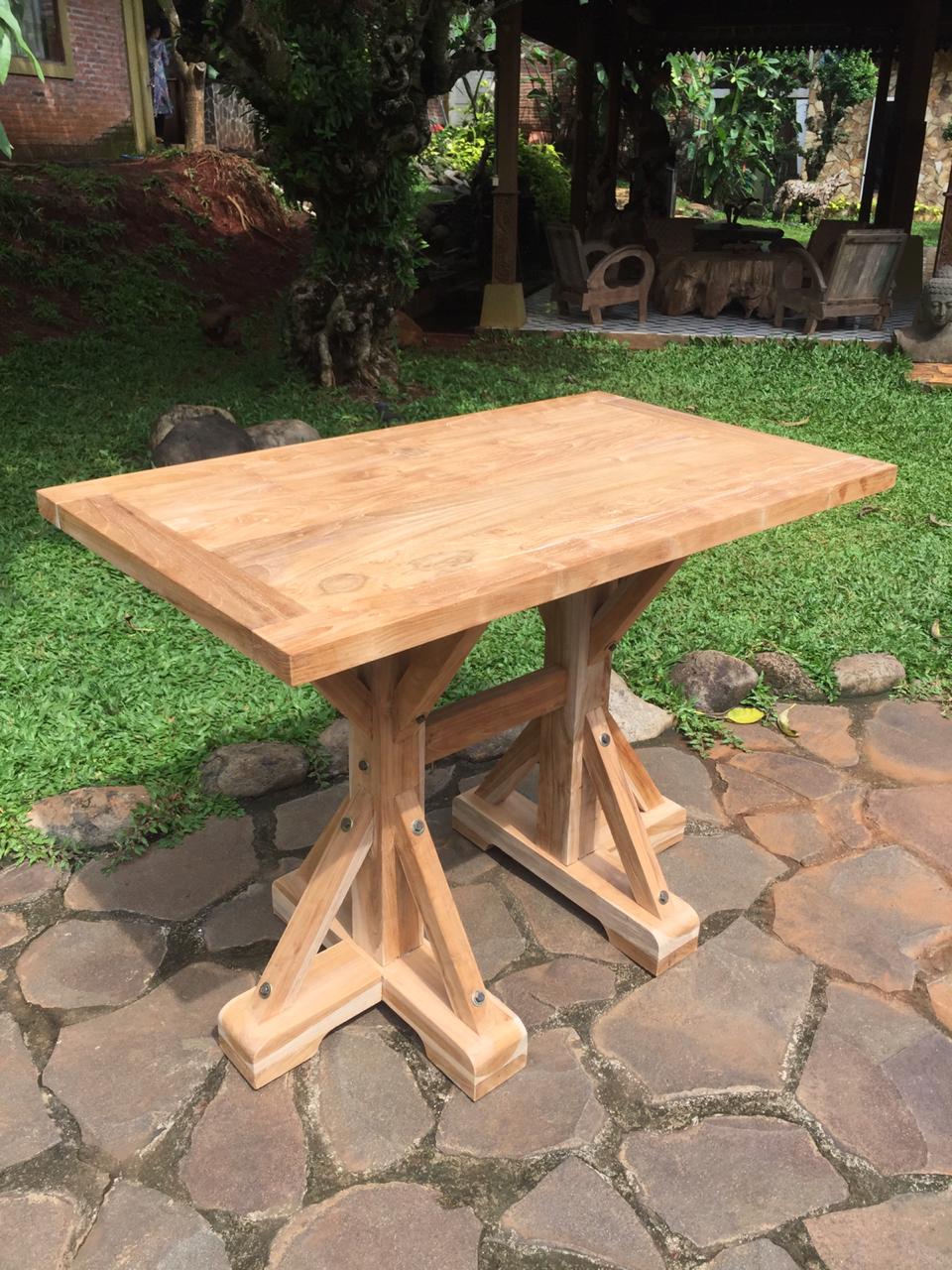 שולחן בר מעץ טיק במחיר מבצע: 5,400 ש"ח