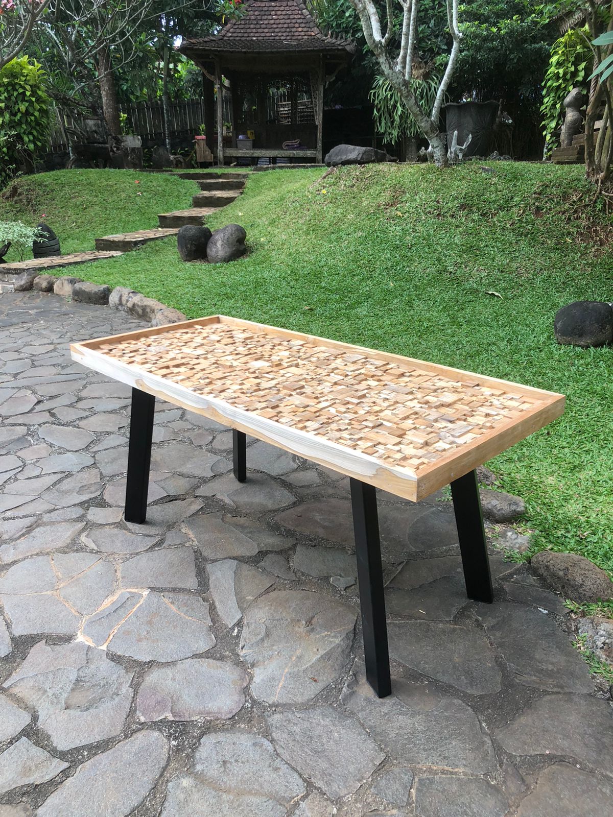 שולחן כתיבה דגם mz-2024 משטח עליון עץ טיק רגל נפחות מגיע עם זכוכית על משטח עליון