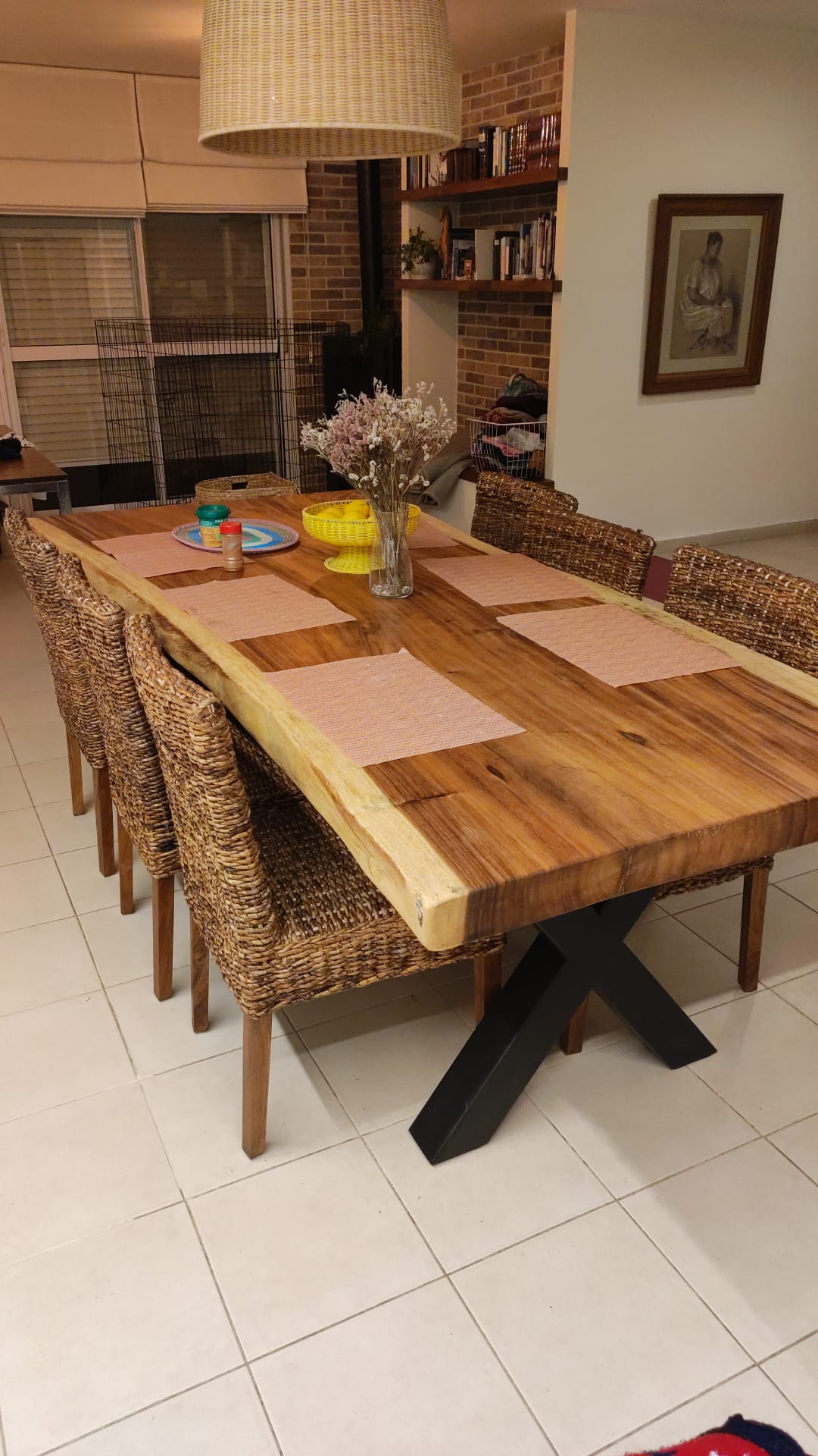 סט שולחן אוכל וכיסאות שולחן גזע פרוס ללא חיבורים כיסאות שלד עץ טיק בשילוב סיגראס