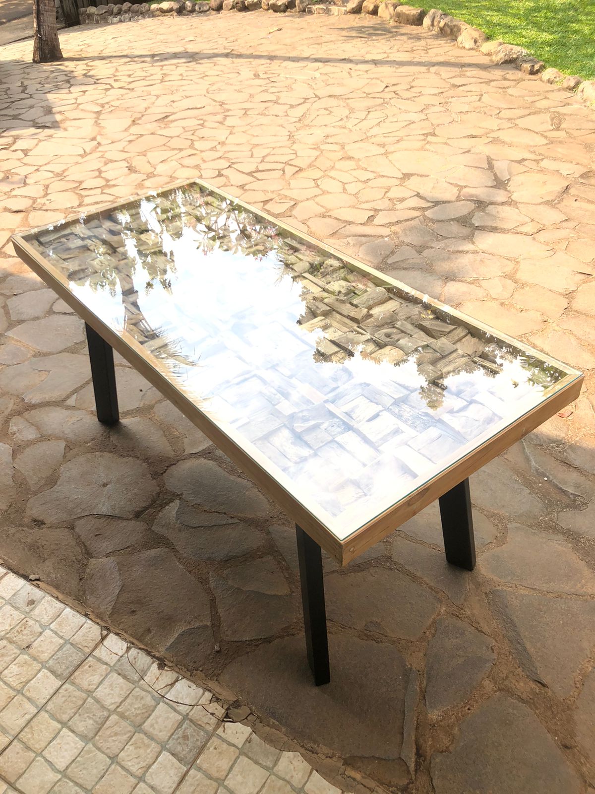 שולחן כתיבה דגם mz-2034 משטח עליון עץ טיק רגל נפחות מגיע עם זכוכית על משטח עליון