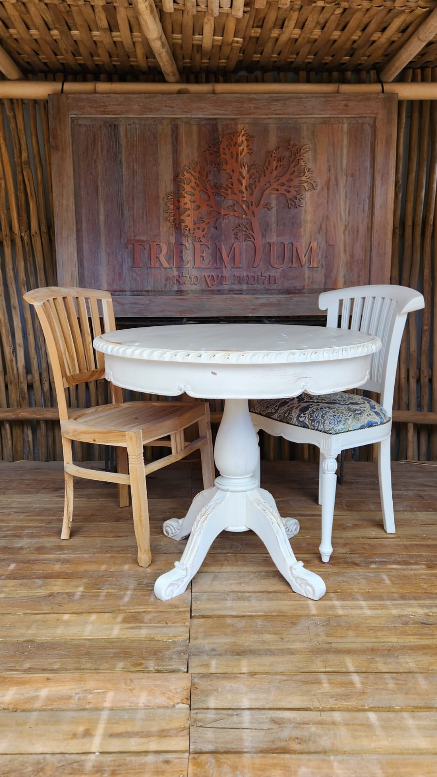 שולחן עגול קוטר 90 ס"מ עץ מלא נגרות עבודת יד גימור שמנת וינטג' במחיר מבצע: 3,900 ש"ח