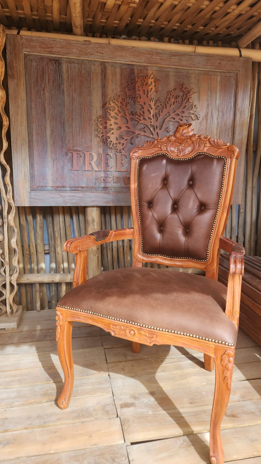 כיסא עץ מלא מהגוני בגוון טבעי דגם 5133
