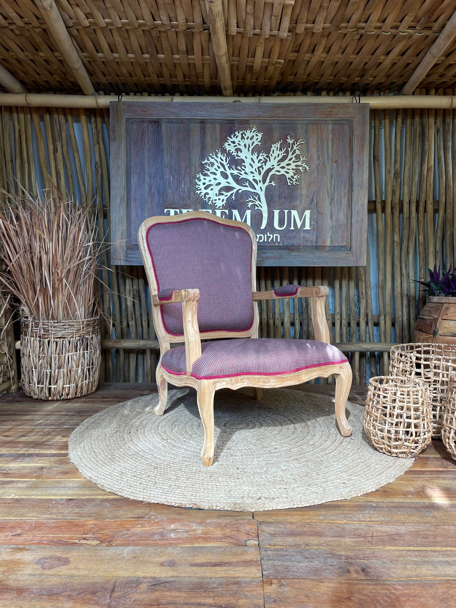 כורסא עץ מלא בגימור טבעי במחיר מבצע: 2,900 ש"ח