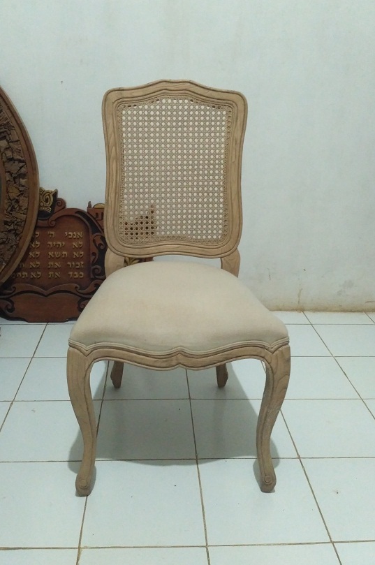 כיסא עץ מלא גב רשת וינאית דגם arthur מידה 100*50*55 במחיר מבצע: 1,290 ש"ח