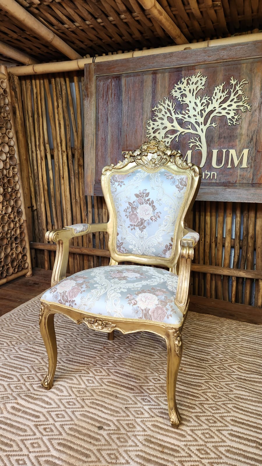 כיסא רבני דגם 2171 גובה גב 110 ס"מ עץ מלא מהגוני גימור זהב