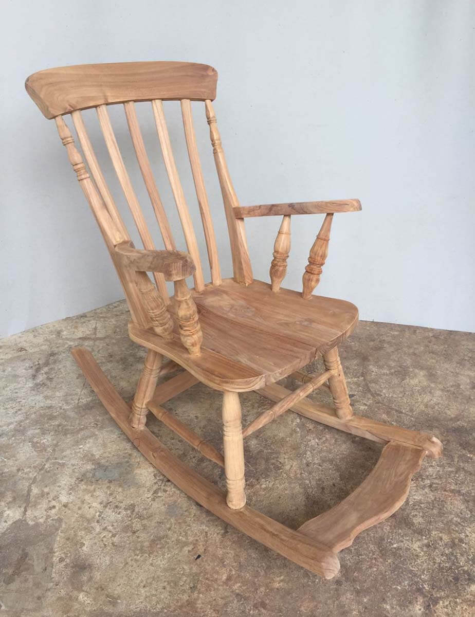 כיסא נדנדה עץ מלא טיק במחיר מבצע: 1,490 ש"ח